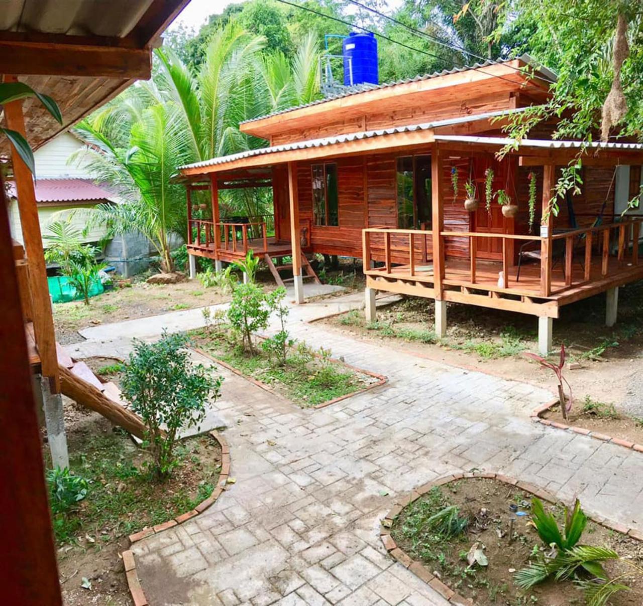 Lanta A Toi House Hotel Koh Lanta Exterior photo